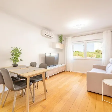 Guestready - Contemporary White In
